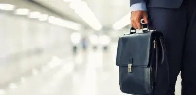 В госорганах работают около 83 тысяч госслужащих