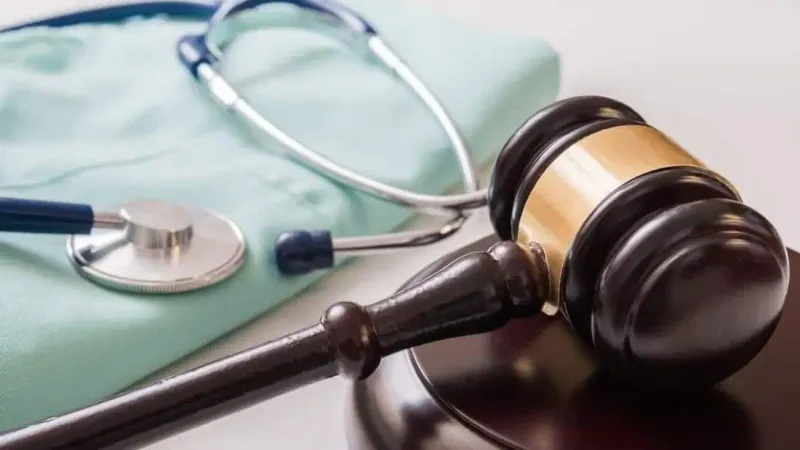 доктор молоток суд