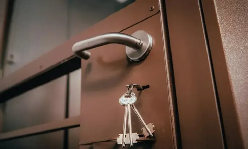 арест ключи дверь