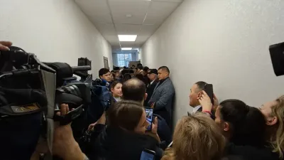 Родные Салтанат Нукеновой пришли в зал суда