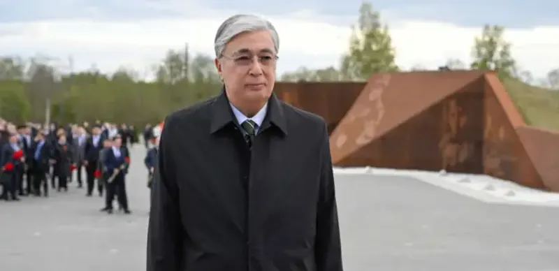 Токаев поздравил казахстанцев с Днем Победы