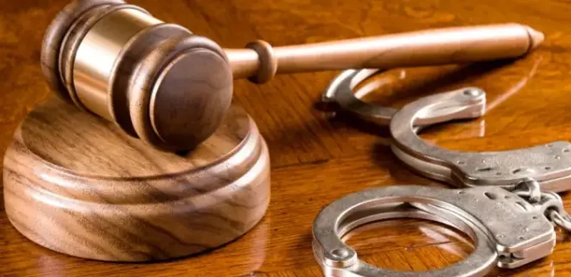 Поджигателей авто в Костанае приговорили к 4 годам ограничения свободы