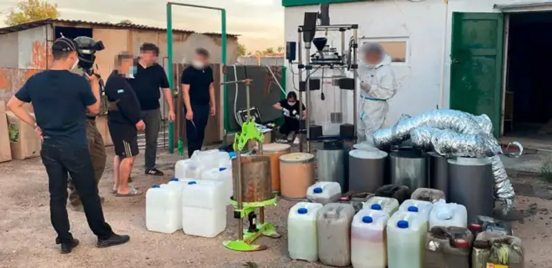 В Астане и Акмолинской области сотрудники КНБ ликвидировали нарколаборатории