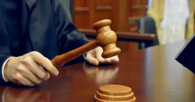 Суд запретил мужчине приближаться к жене