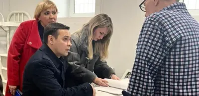 Артур Ластаев встретился с 7 казахстанцами, которых депортируют из РФ