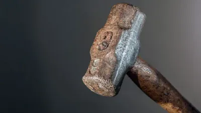 молоток удар