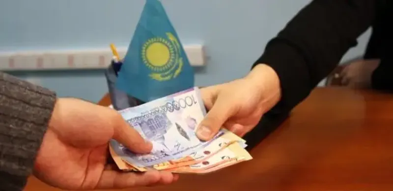 Сотрудника Минтруда подозревают в получении взяток на 1,2 млн тенге