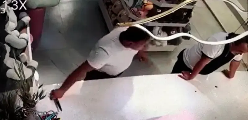 В прокуратуре Шымкента опровергли родственные связи с дебоширом в цветочном магазине