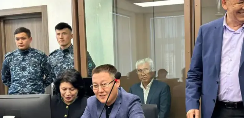 Супругу и адвоката Арыстанбека Мухамедиулы подозревают в коррупции