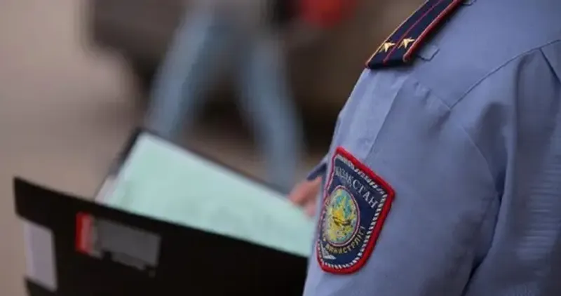 пьяный водитель снес знак в Астане