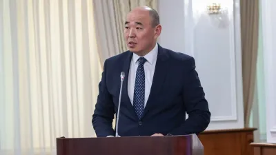 министр промышленности и строительства