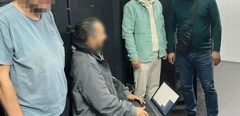 Сотрудники КНБ задержали казахстанца, который помогал иностранцам в мошенничестве