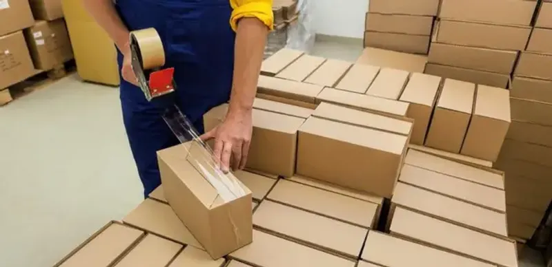 Что делать при продаже товара с разницей в стоимости на витрине и в кассе