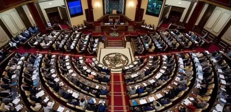 Нурсултана Назарбаева лишили статуса главы высшего попечительского совета в «Назарбаев университете»