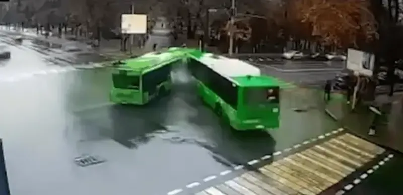 Суд в Алматы вынес приговор водителю автобуса, спровоцировавшего смертельное ДТП