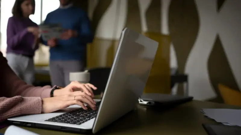 офисный сотрудник