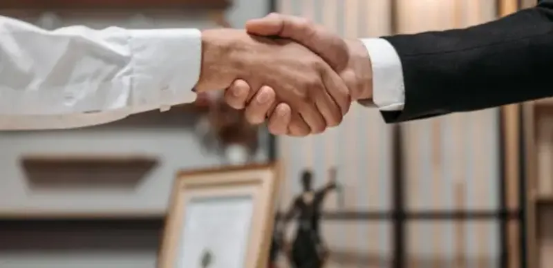 В Атырауской области суд примирил коллекторов с должником