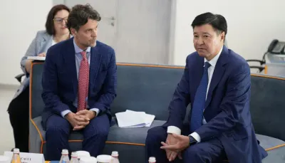 Жакип Асанов Маттео Мекаччи