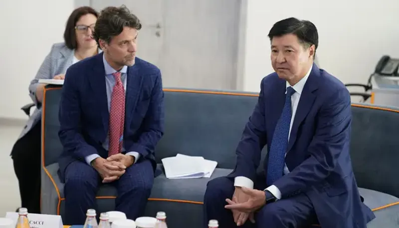 Жакип Асанов Маттео Мекаччи