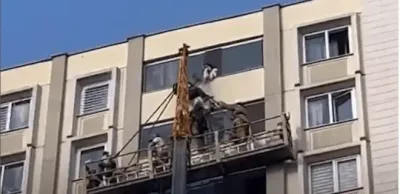 Токаев наградил строителей, спасавших людей во время пожара в ЖК в Алматы