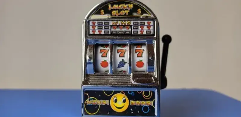 МВД РК наказало полицейских за походы в казино