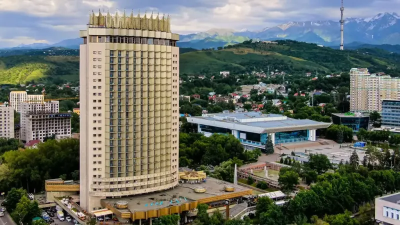 фонтан на гостинице Казахстан