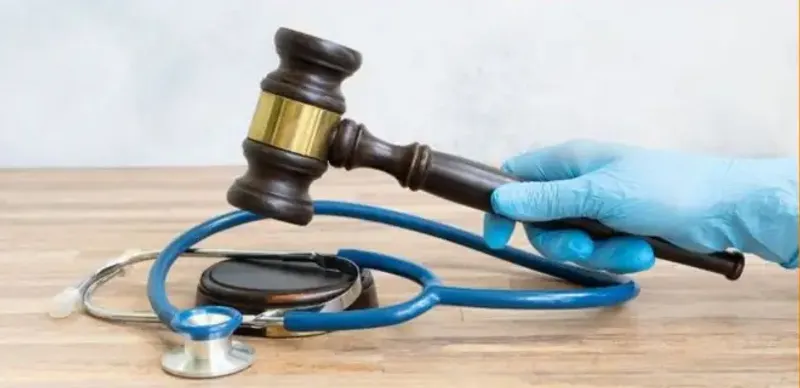 В Костанае осудили главврача за подделку документа