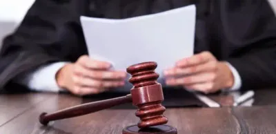 полицейских наказали за взятку