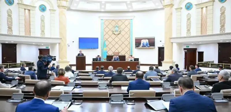 Ашимбаев пригрозил правительству серьезным разговором по СЭЗ