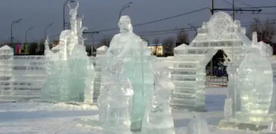 Женщина справила нужду в ледовом городке в Кокшетау