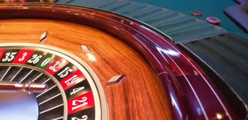 Министр обороны прокомментировал посещение военными казино