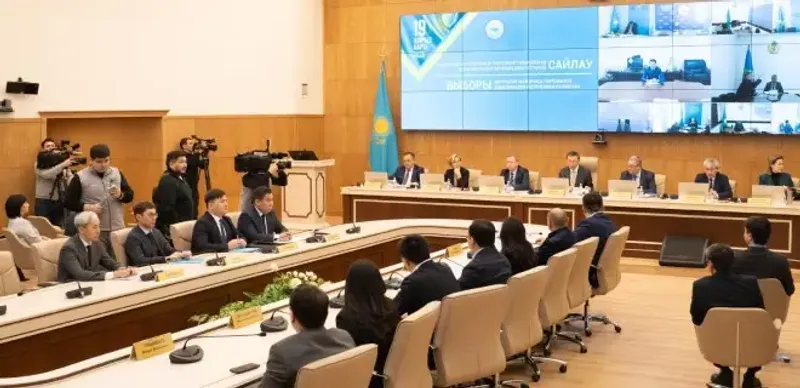 ЦИК зарегистрировала партсписки АMANAT и Respublica