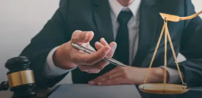 Двоих алматинцев осудили за введение банка в заблуждение