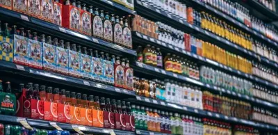 битье бутылок в магазине