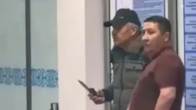 Мужчина обезвредил нападавшего в аэропорту Алматы