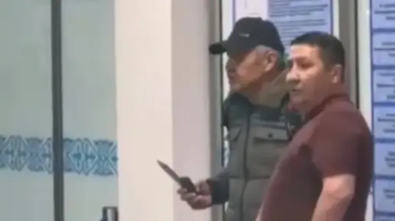 Мужчина обезвредил нападавшего в аэропорту Алматы