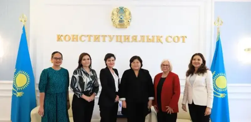 Конституционный cуд принял представителей Азиатско-Тихоокеанского Форума