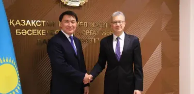 Глава АЗРК Марат Омаров встретился с послом США Дэниелом Розенблюмом