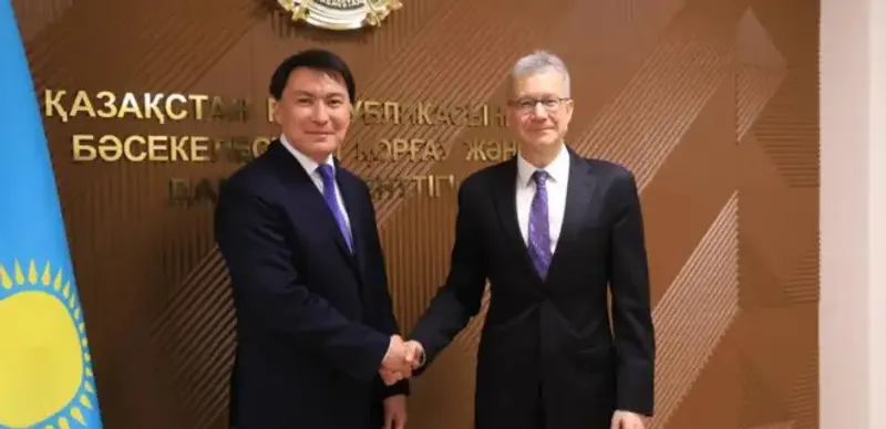 Глава АЗРК Марат Омаров встретился с послом США Дэниелом Розенблюмом