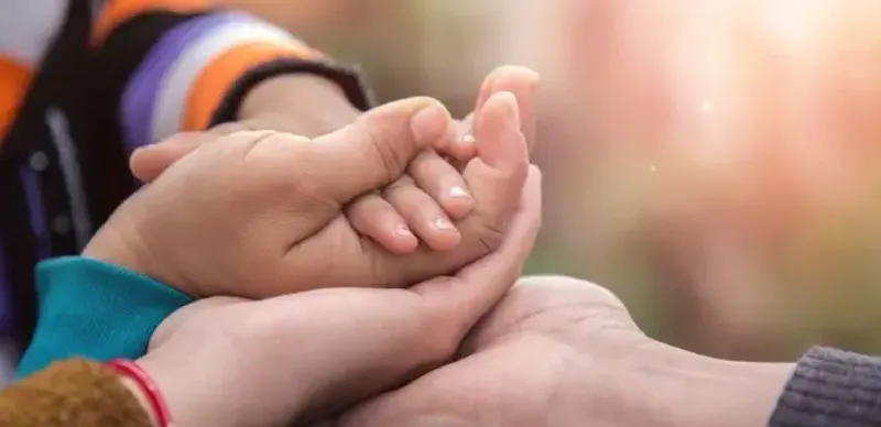 суд разрешил матери с ребенком уехать за границу