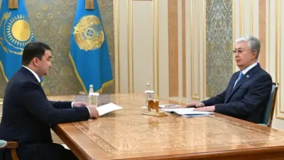 президент и аким Туркестанской области