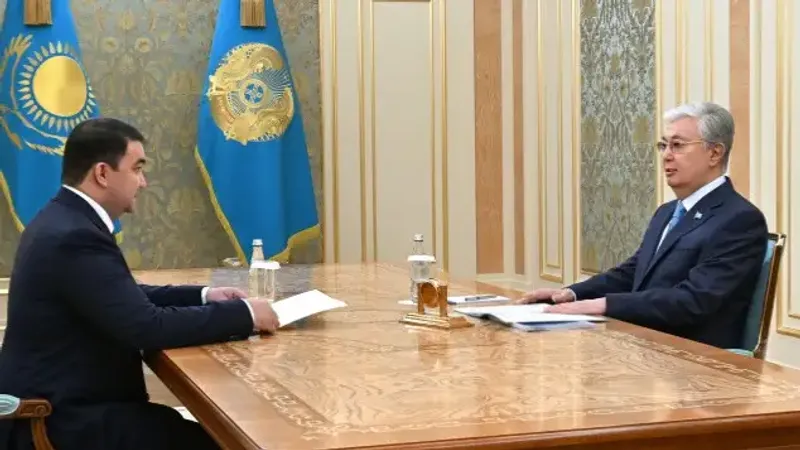 президент и аким Туркестанской области