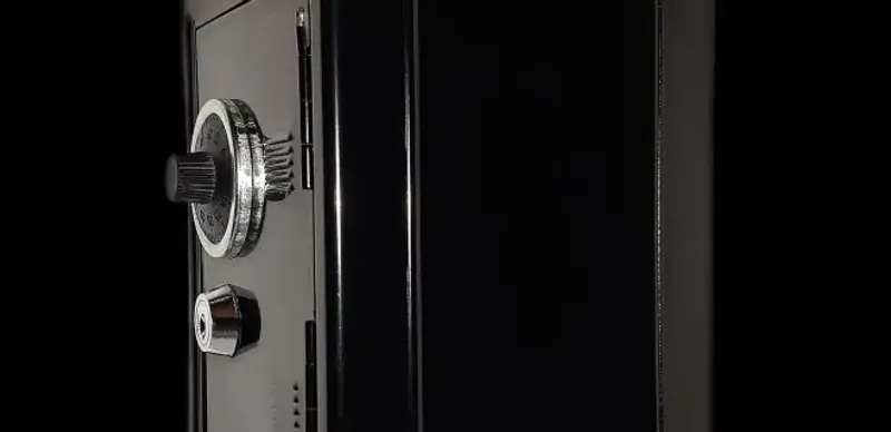 Сотрудник автосалона в Акмолинской области похитил сейф с 26 млн тенге