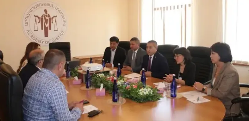 Работники Академии правосудия при ВС РК повысили квалификацию в Академии юстиции Армении