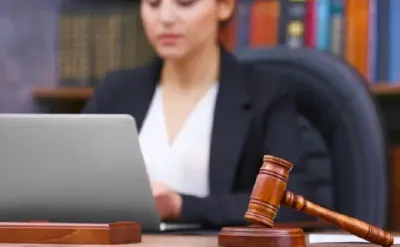 секретарь судебного заседания