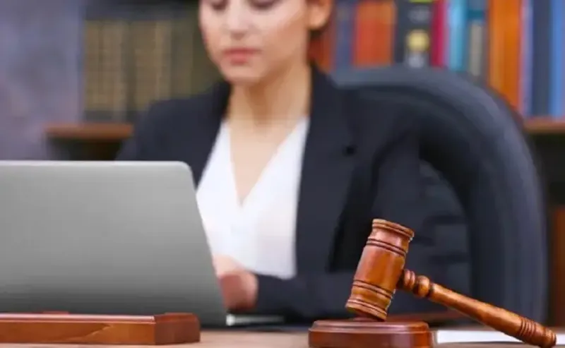 секретарь судебного заседания