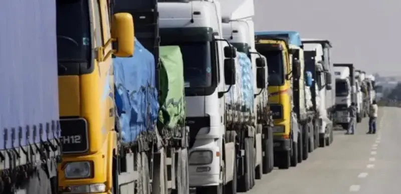 В КГД отрицают большое скопление фур на границе с Кыргызстаном