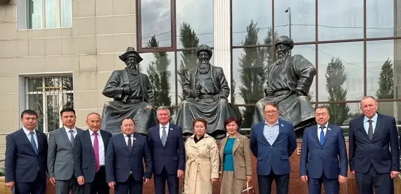 Сенаторы посетили суд Шымкента