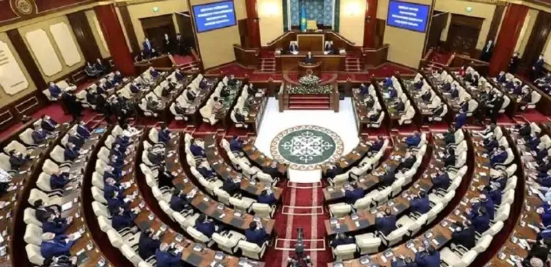 Закон о Елбасы утратил силу