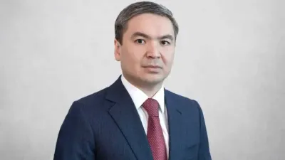 министр промышленности и строительства